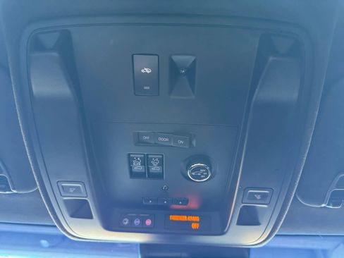 Used 2019 Cadillac Escalade Platinum image 17