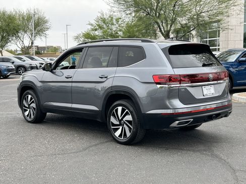 Used 2024 Volkswagen Atlas SE AWD/4WD image 3