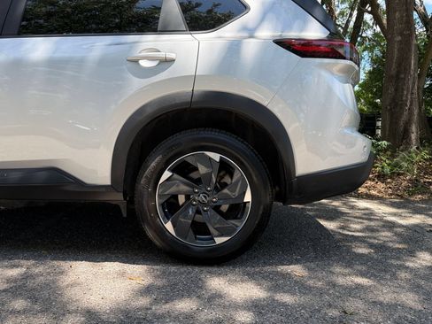 Used 2025 Nissan Rogue SV AWD/4WD image 29