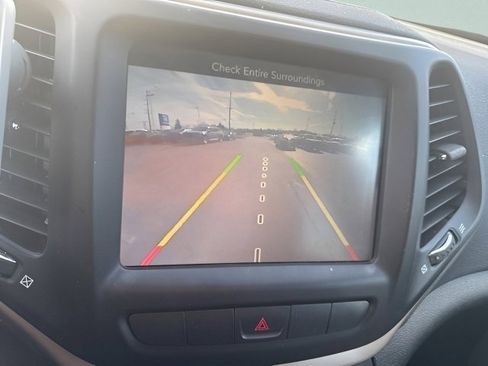 Used 2014 Jeep Cherokee Limited image 14