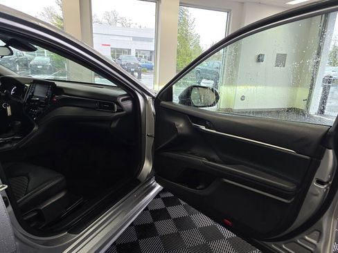 Used 2024 Toyota Camry SE image 40