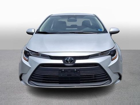 Used 2024 Toyota Corolla LE FWD image 2