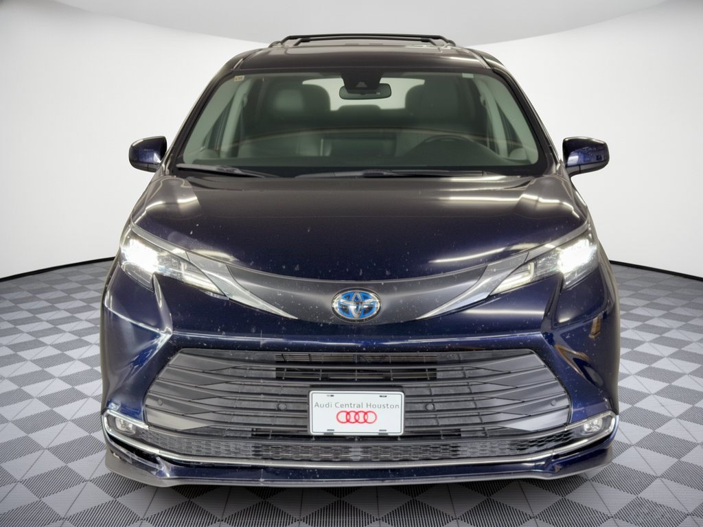 Used 2024 Toyota Sienna XLE FWD image 6