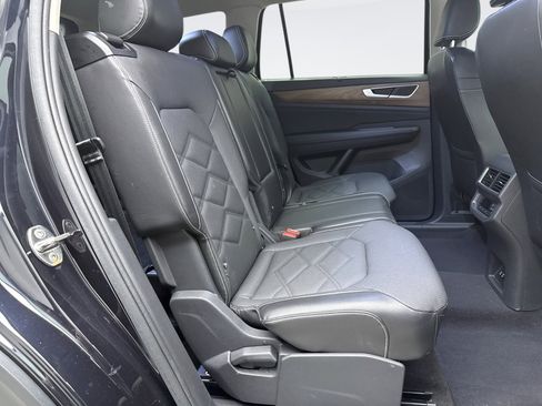 Used 2024 Volkswagen Atlas SE image 19