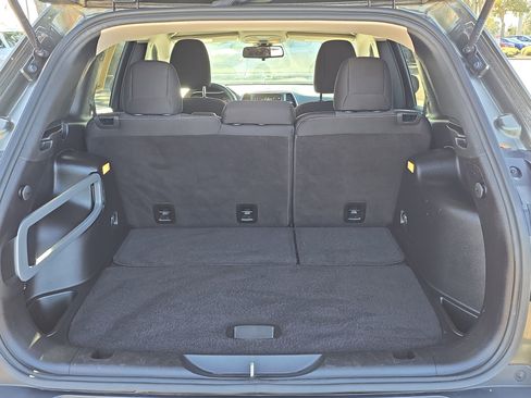 Used 2016 Jeep Cherokee Latitude w/ Cold Weather Group image 12