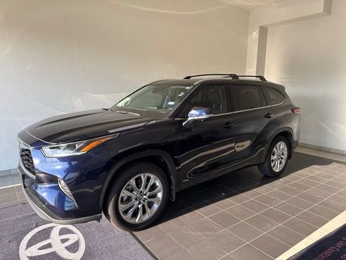 Certified 2026 Toyota Highlander Limited AWD/4WD image 1