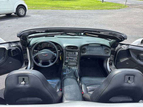Used 2004 Chevrolet Corvette Convertible w/ Preferred Equipment Group image 13