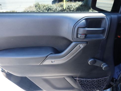 Used 2015 Jeep Wrangler Unlimited Sport w/ Connectivity Group image 45