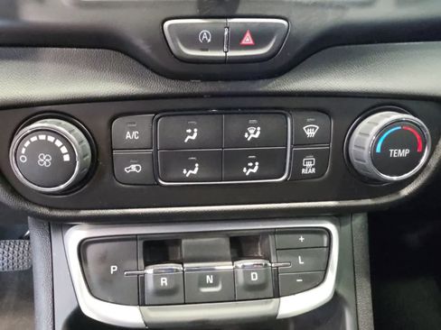 Used 2024 GMC Terrain SLE w/ LPO, Floor Liner Package FWD image 23