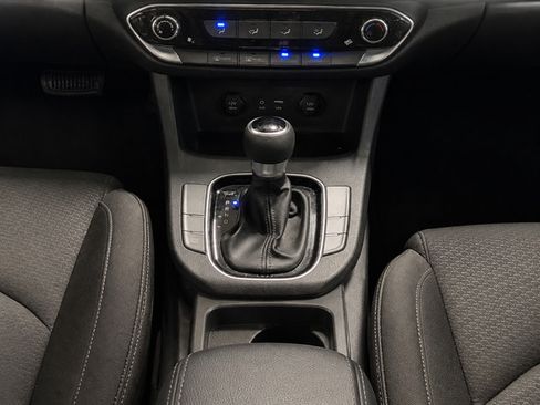 Used 2020 Hyundai Elantra GT FWD image 13