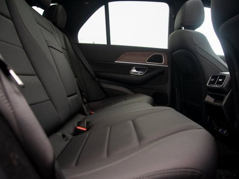 Used 2025 Mercedes-Benz GLE 350 4MATIC image 29