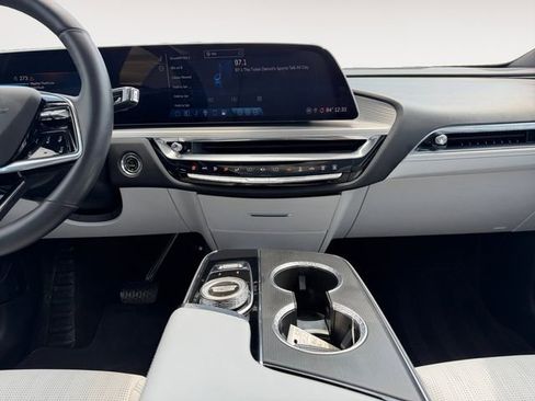 Certified 2024 Cadillac Lyriq Luxury AWD/4WD image 9