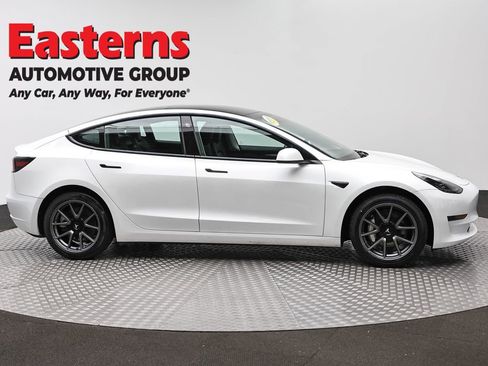 Used 2023 Tesla Model 3 Standard Range image 4