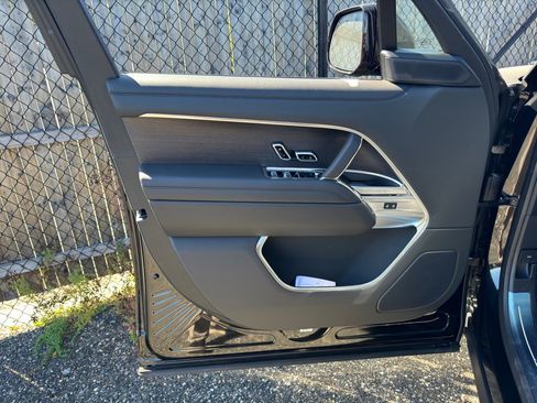 New 2025 Land Rover Range Rover Long Wheelbase SE image 8