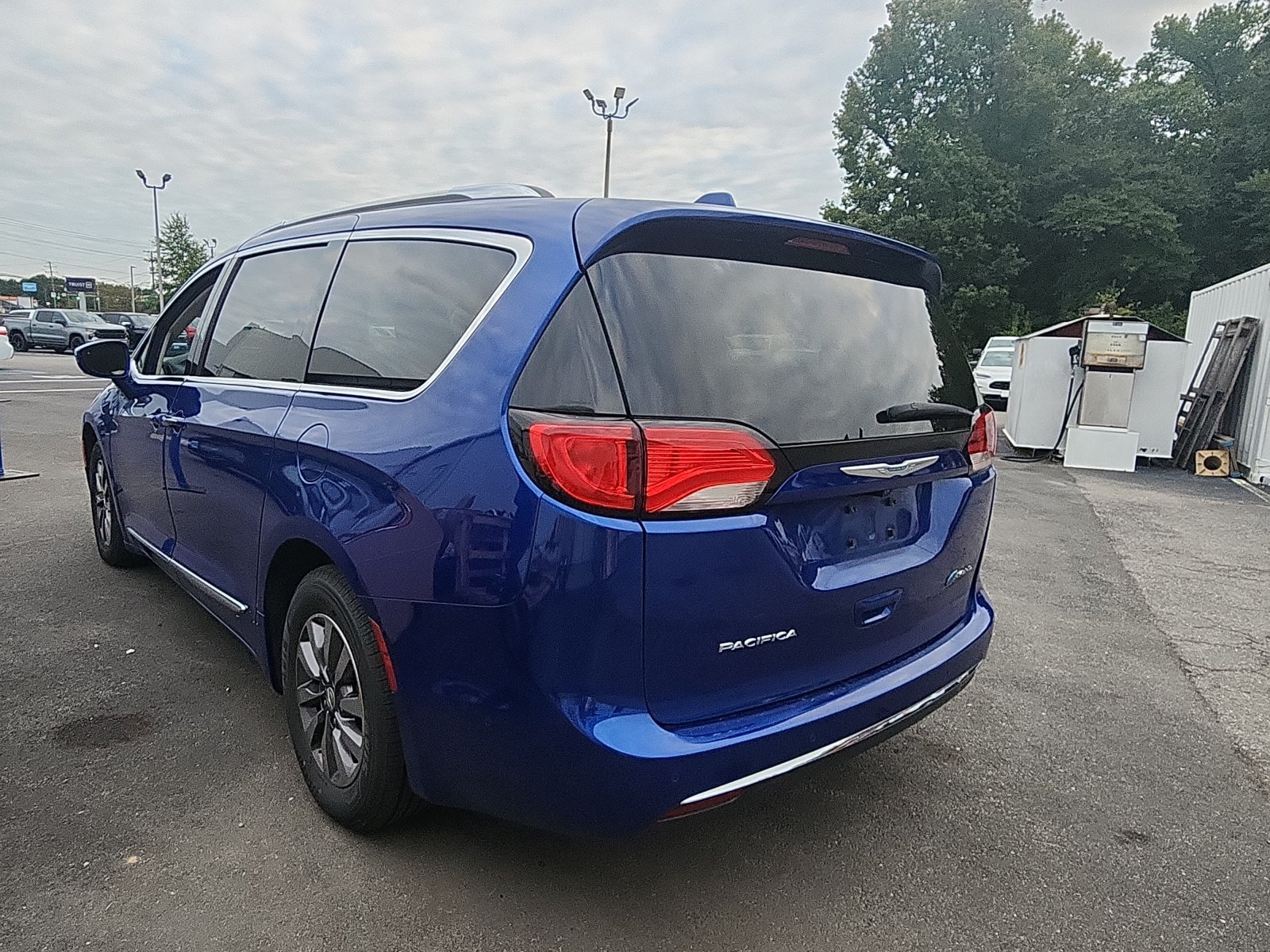 Used 2019 Chrysler Pacifica Limited w/ Advanced Safetytec Group FWD image 3