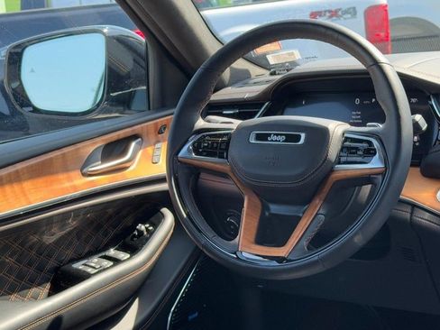 Used 2023 Jeep Grand Cherokee L Summit AWD/4WD image 14