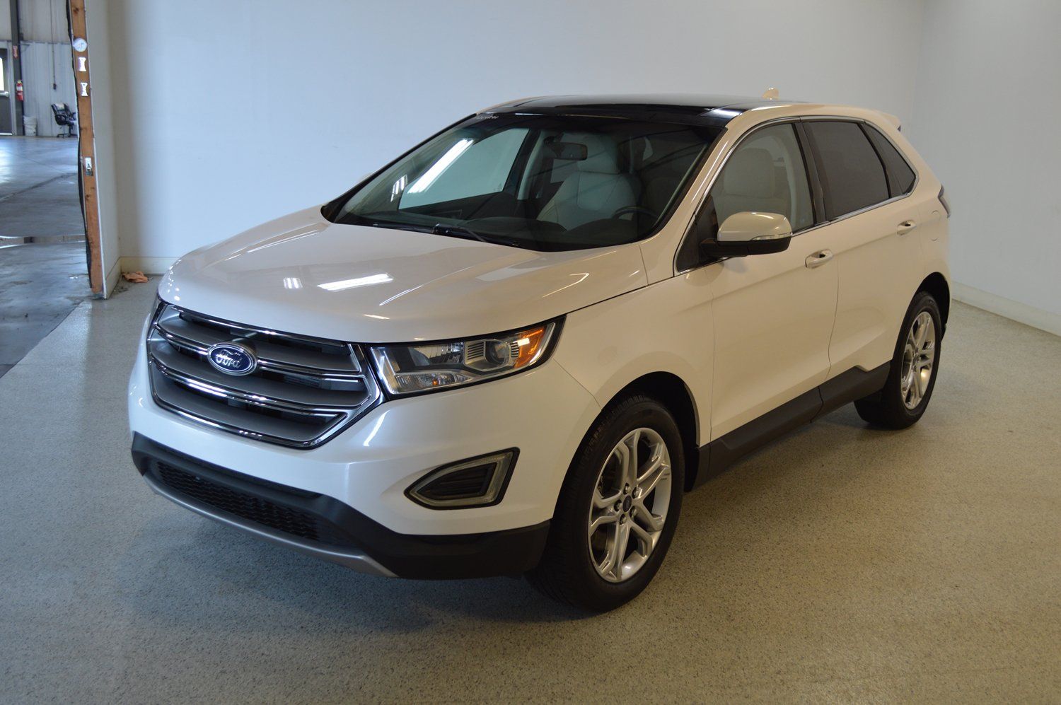 Used 2017 Ford Edge Titanium w/ Equipment Group 301A AWD/4WD image 7