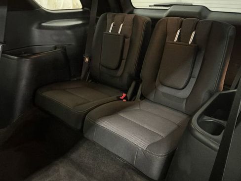 Used 2018 Ford Explorer XLT image 39
