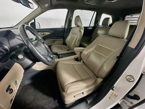 Used 2020 Honda Pilot Touring image 13