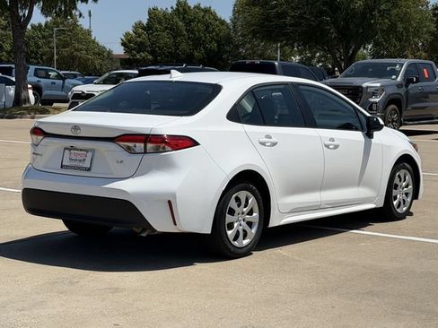 Used 2025 Toyota Corolla LE FWD image 4