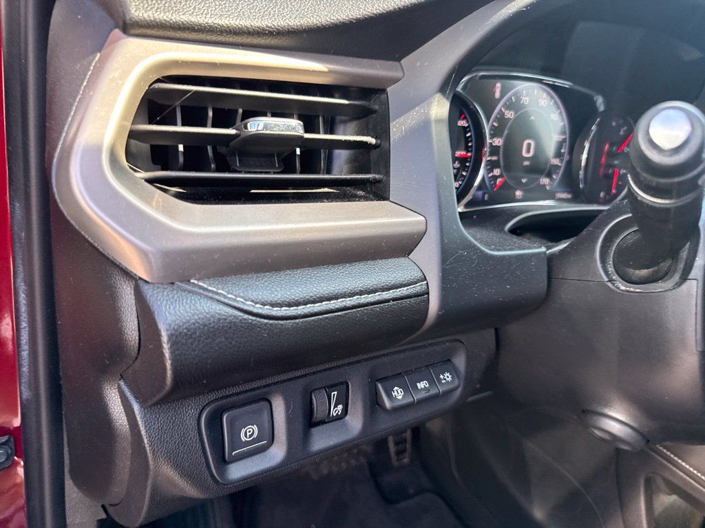 Used 2020 GMC Acadia Denali w/ Technology Package FWD image 28