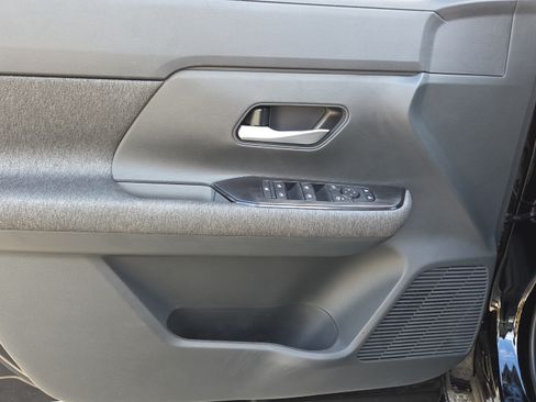 Used 2026 Nissan Kicks SV FWD image 16