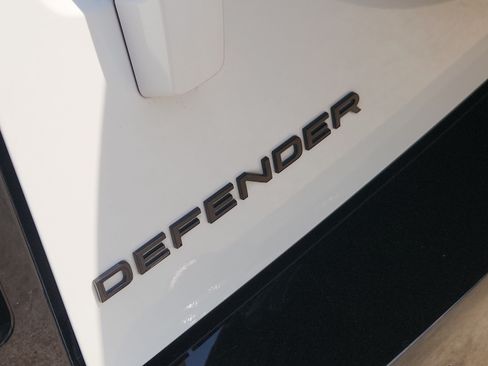 Used 2024 Land Rover Defender 110 X-Dynamic SE AWD/4WD image 8