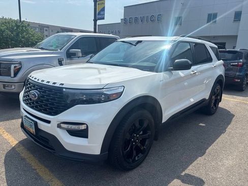 Used 2023 Ford Explorer ST-Line w/ Class IV Trailer Tow Package AWD/4WD image 3