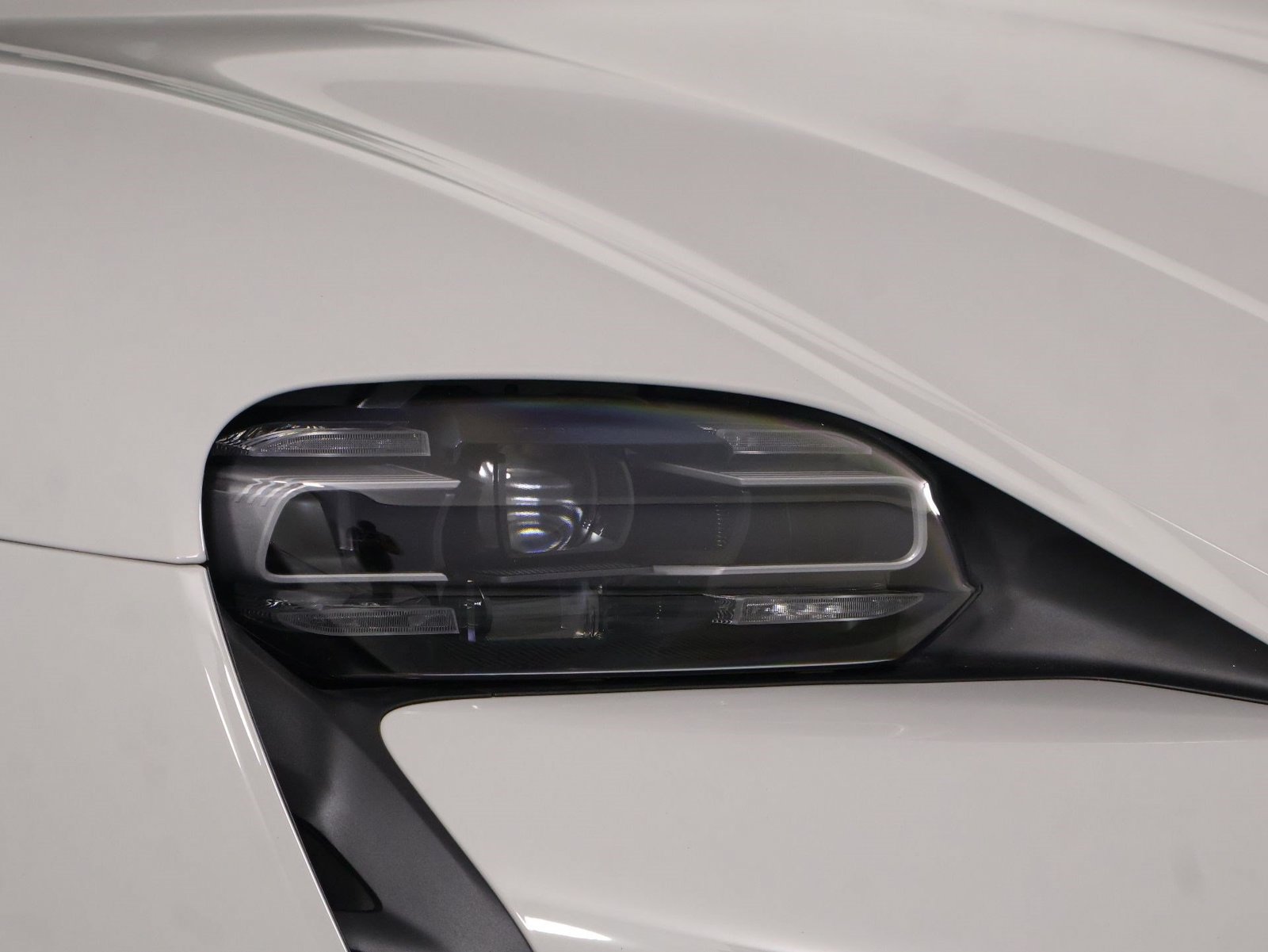 Certified 2023 Porsche Taycan 4S AWD/4WD image 27