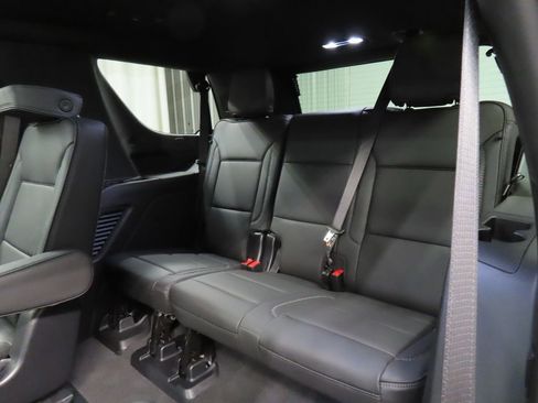 Used 2025 GMC Yukon Denali w/ Sun & Power Step Package AWD/4WD image 12