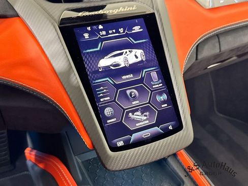 Used 2025 Lamborghini Revuelto AWD/4WD image 18