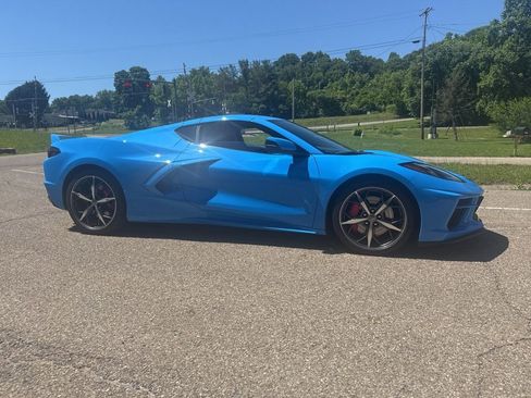 Used 2022 Chevrolet Corvette Stingray Premium Cpe w/ Z51 Performance Package RWD image 3