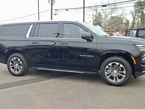 Certified 2025 Chevrolet Suburban LT w/ Comfort Package image 4