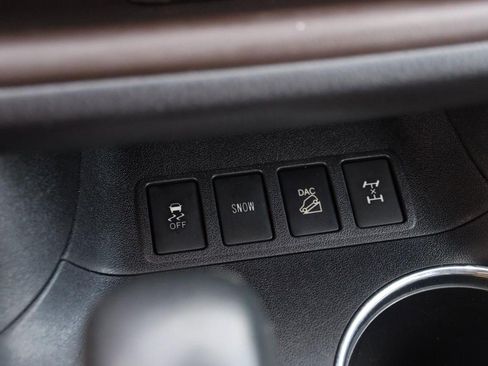 Used 2019 Toyota Highlander XLE AWD/4WD image 21