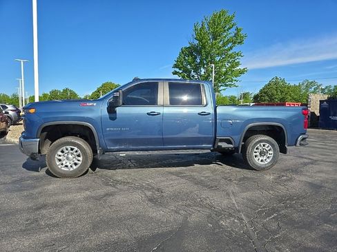 Used 2024 Chevrolet Silverado 2500 LT w/ Convenience Package AWD/4WD image 2