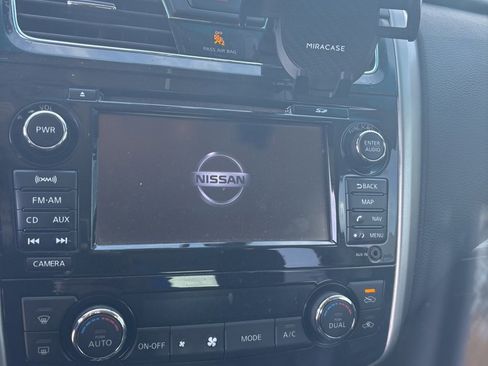 Used 2013 Nissan Altima 3.5 SL w/ Technology Pkg image 10