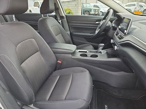 Used 2025 Nissan Altima 2.5 SV image 10