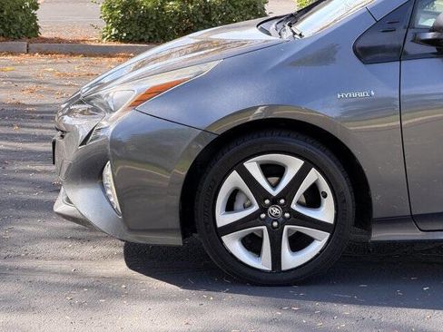 Used 2016 Toyota Prius Two image 11