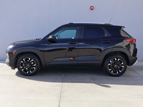 Used 2023 Chevrolet TrailBlazer LT w/ Convenience Package image 2