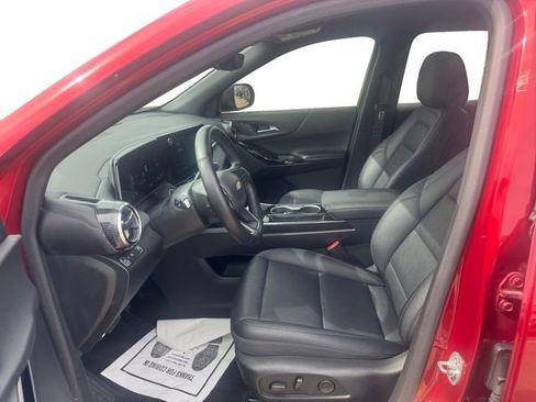 Used 2025 Chevrolet Equinox LT w/ Convenience Package II image 9