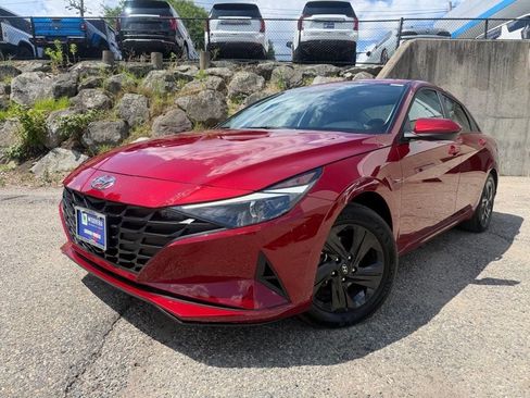 Certified 2023 Hyundai Elantra SEL w/ Preferred Accessory Package FWD image 2