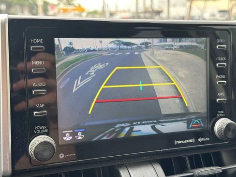 Used 2021 Toyota RAV4 XLE image 18