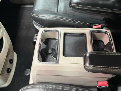 Used 2014 Chrysler Town & Country Touring FWD image 21