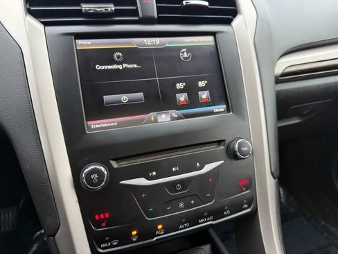 Used 2013 Ford Fusion SE image 16