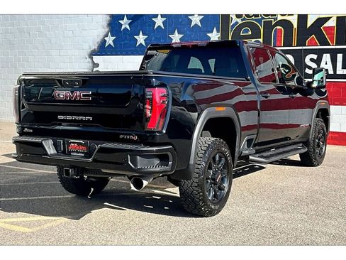 Used 2024 GMC Sierra 2500 AT4 image 2