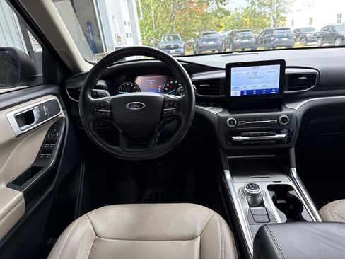 Used 2020 Ford Explorer XLT w/ Equipment Group 202A image 14