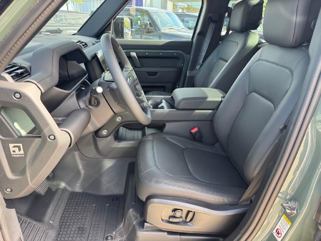 New 2026 Land Rover Defender 110 AWD/4WD image 7