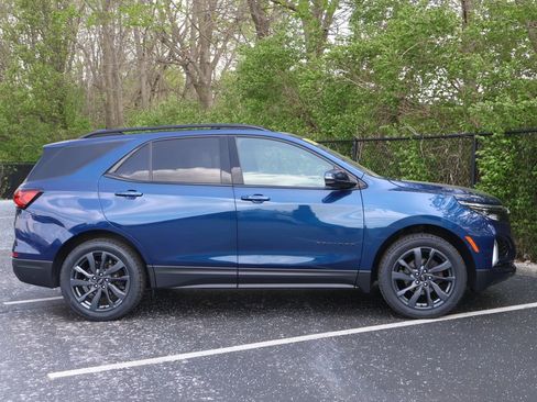 Used 2022 Chevrolet Equinox RS w/ RS Leather Package image 11