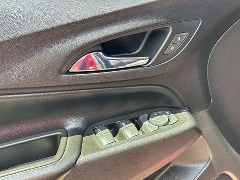 Used 2020 Chevrolet Equinox LT w/ LPO, Floor Liner Package FWD image 15