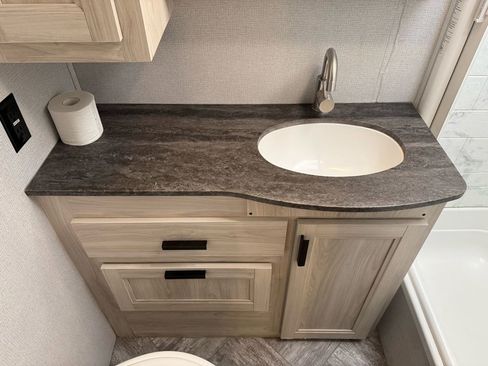 Used 2022 Ford E-450 and Econoline 450 Super Duty w/ Motorhome Prep Package image 36